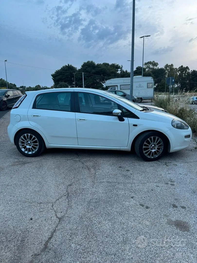 Fiat Punto 2012 photo 3