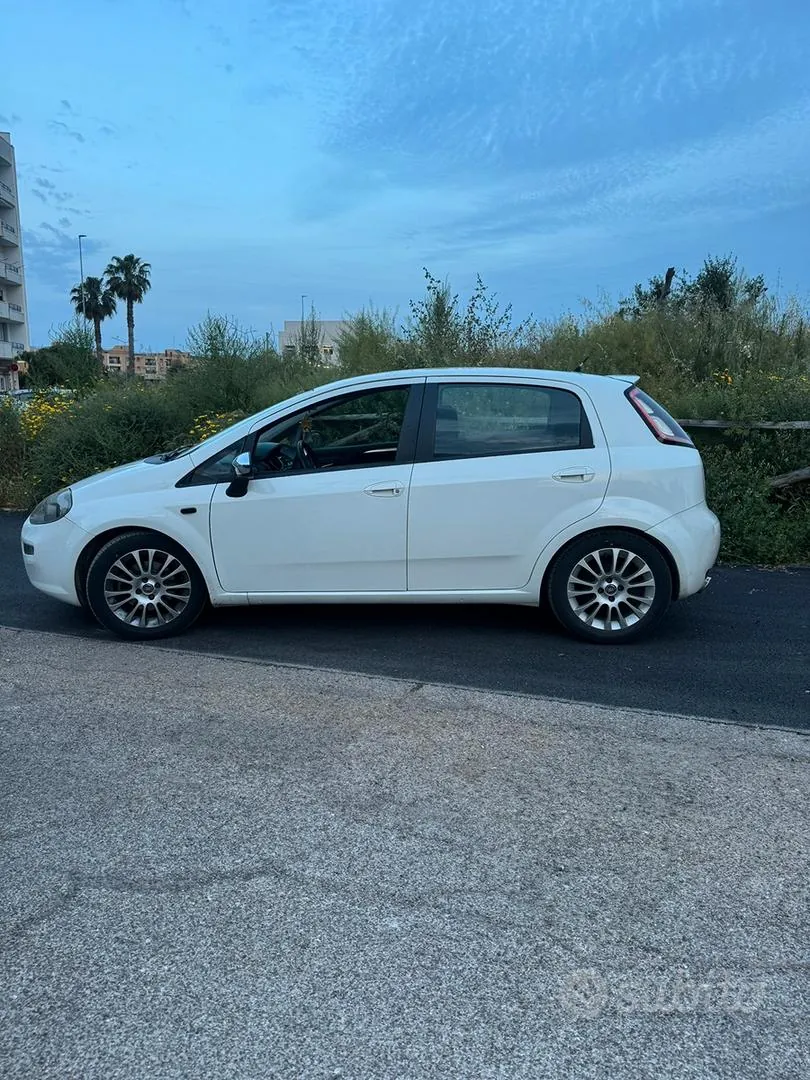 Fiat Punto 2012 photo 2