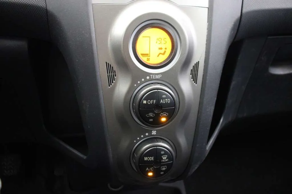 Toyota Yaris 2010 photo 5