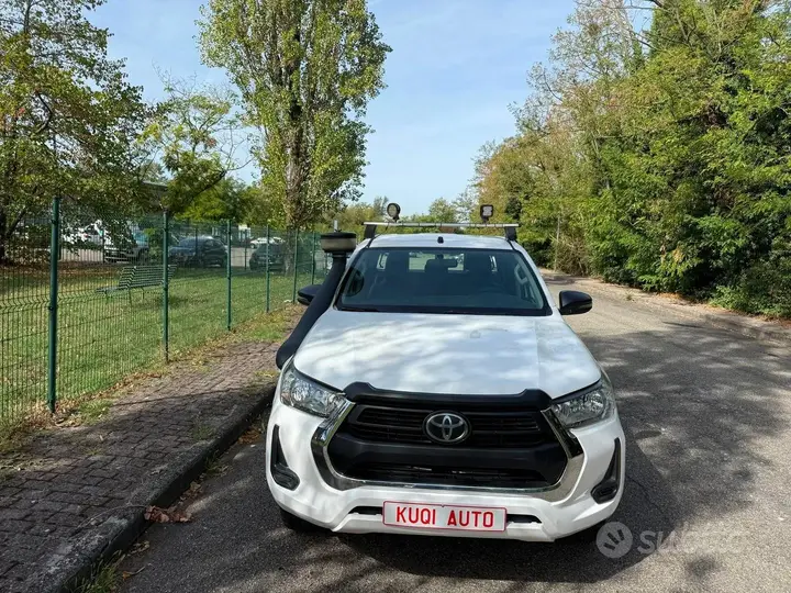 Toyota Hilux 2021 photo 2