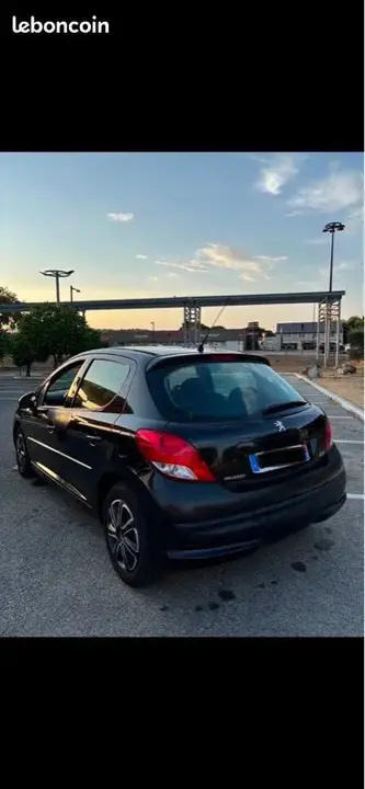 Peugeot 207 2011 photo 2