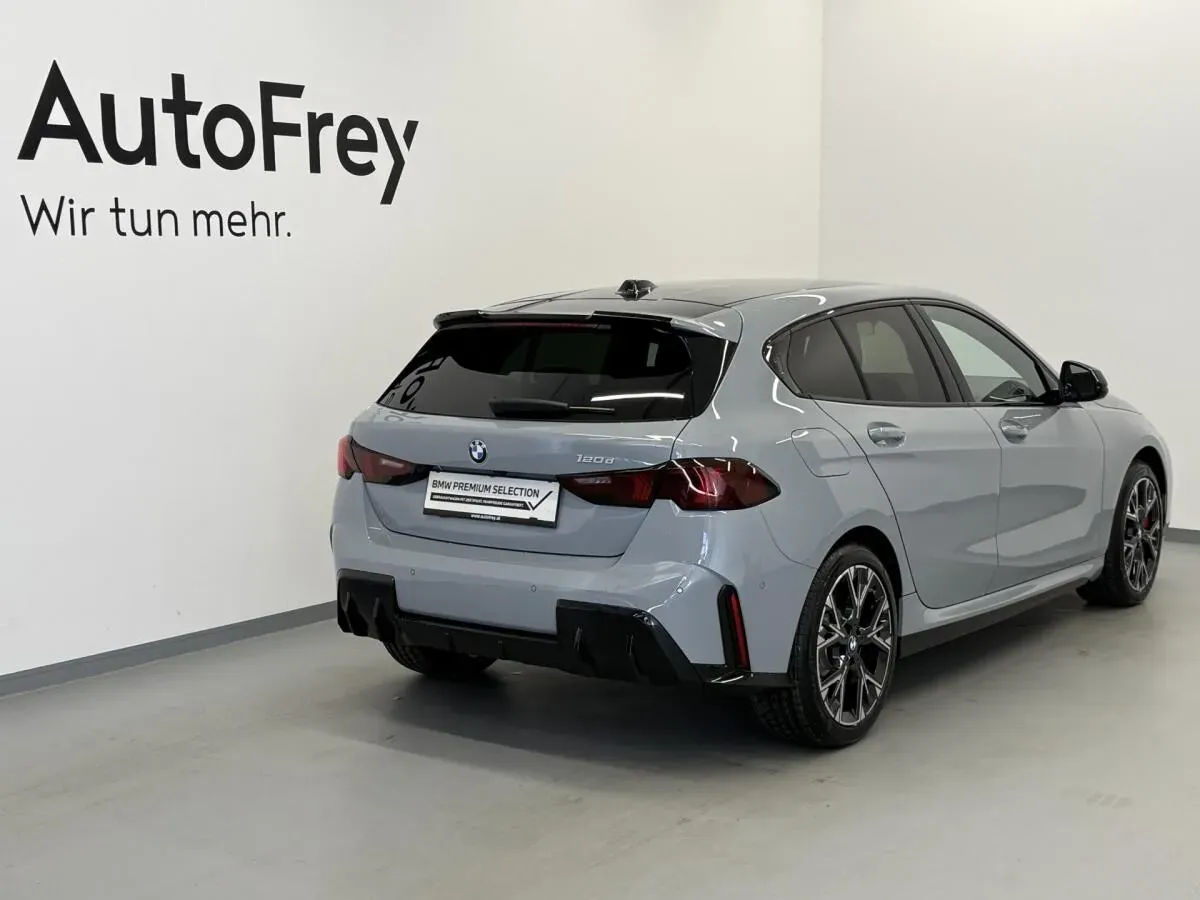 BMW 1 Series 2026 photo 2