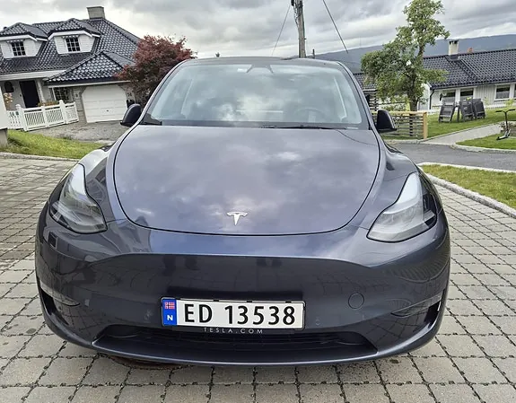 Tesla Model Y 2021 photo 2