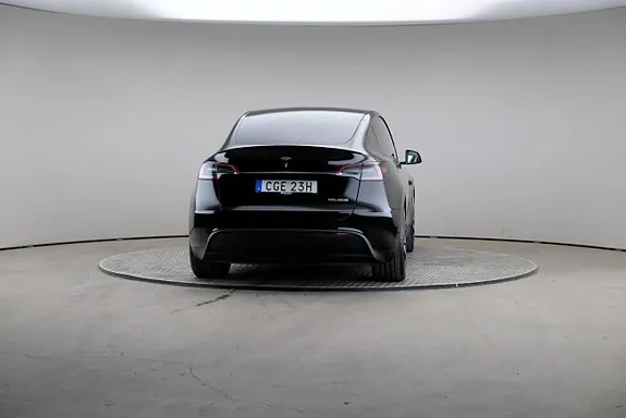 Tesla Model Y 2023 photo 2