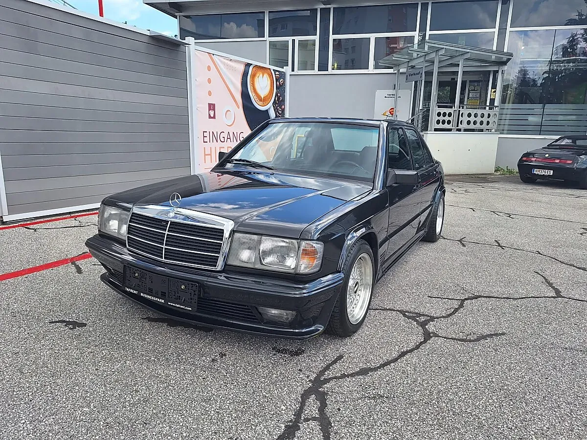 Mercedes-Benz 190 1985 photo 2