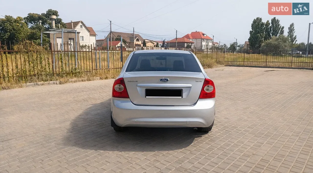 Ford Focus 2010 photo 3