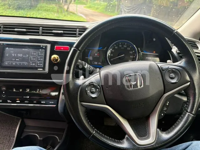 Honda Grace 2017 photo 4