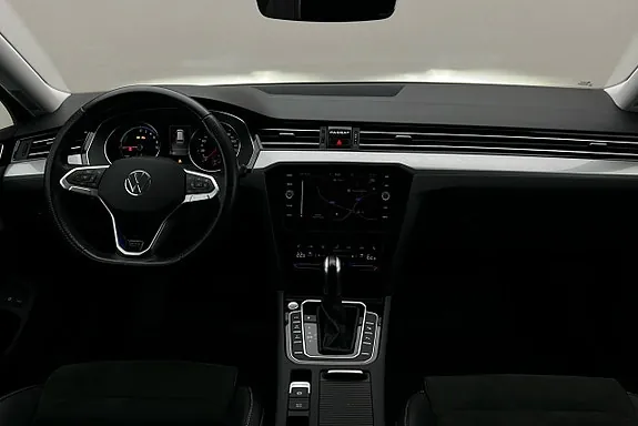 Volkswagen Passat 2023 photo 3