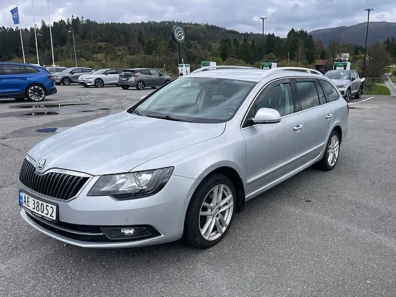 Skoda Superb 2014 photo 2