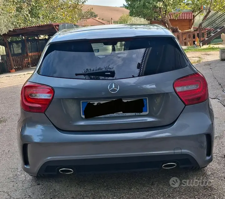 Mercedes-Benz A 180 2013 photo 2