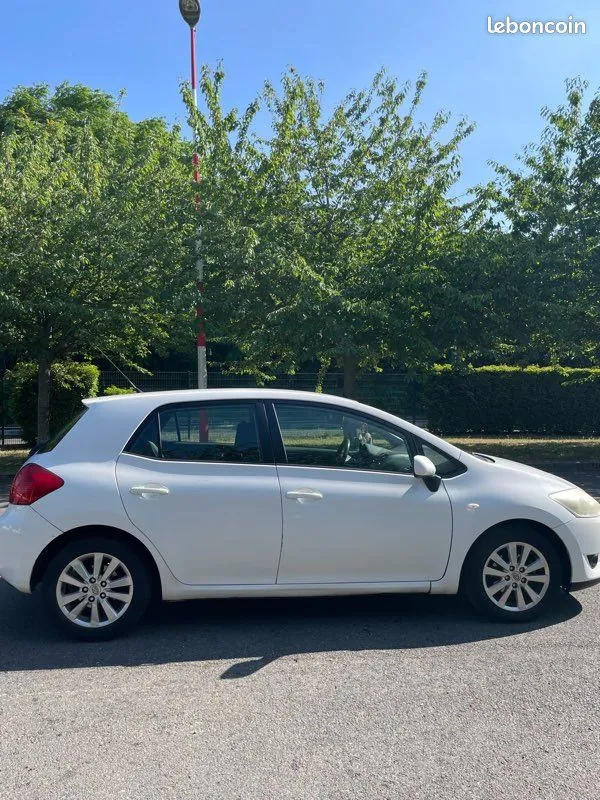 Toyota Auris 2008 photo 2