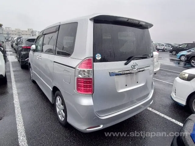 Toyota Noah 2008 photo 3