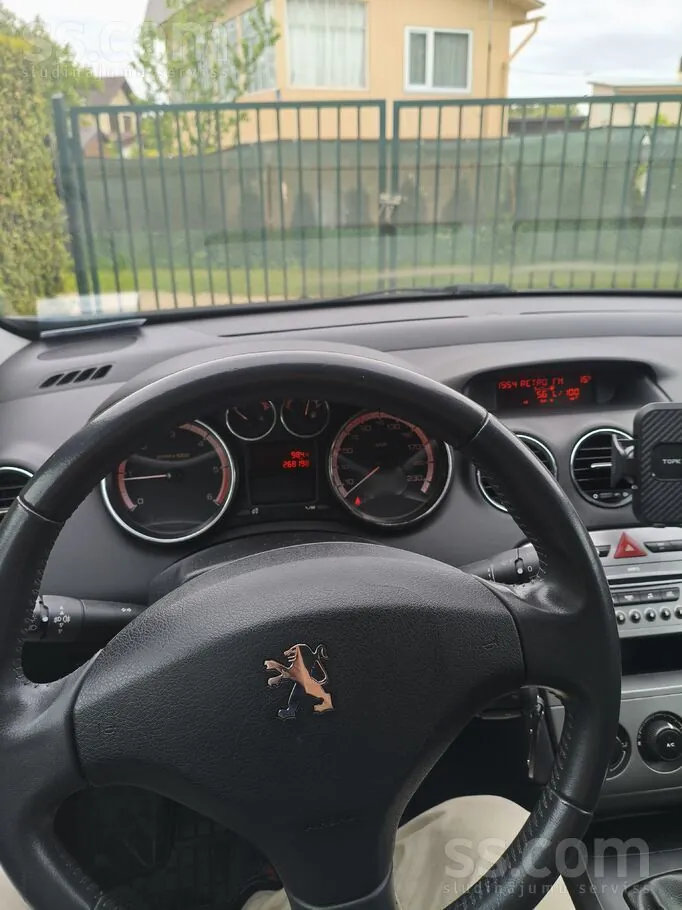 Peugeot 308 2008 photo 4