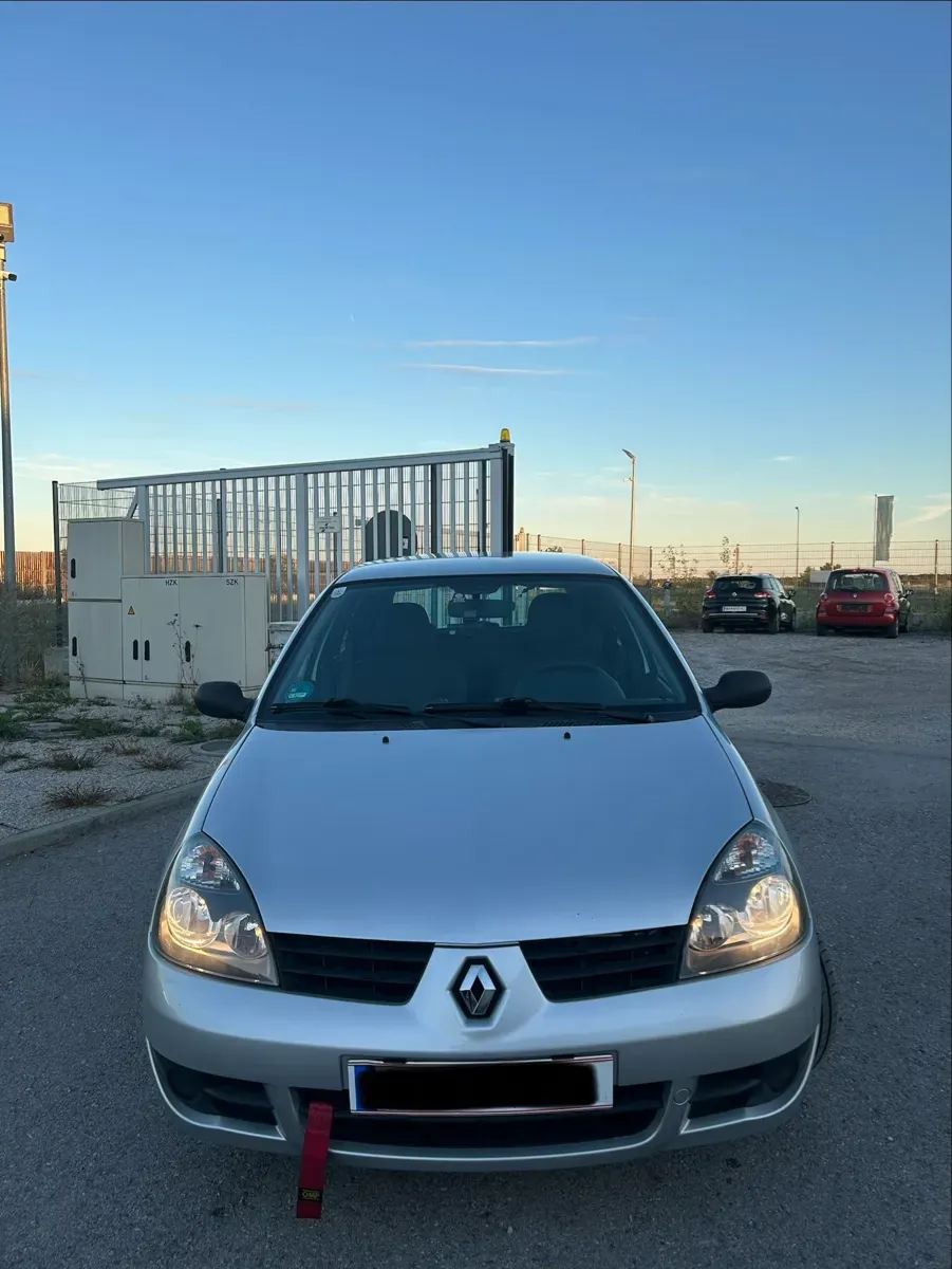 Renault Clio 2007 photo 2