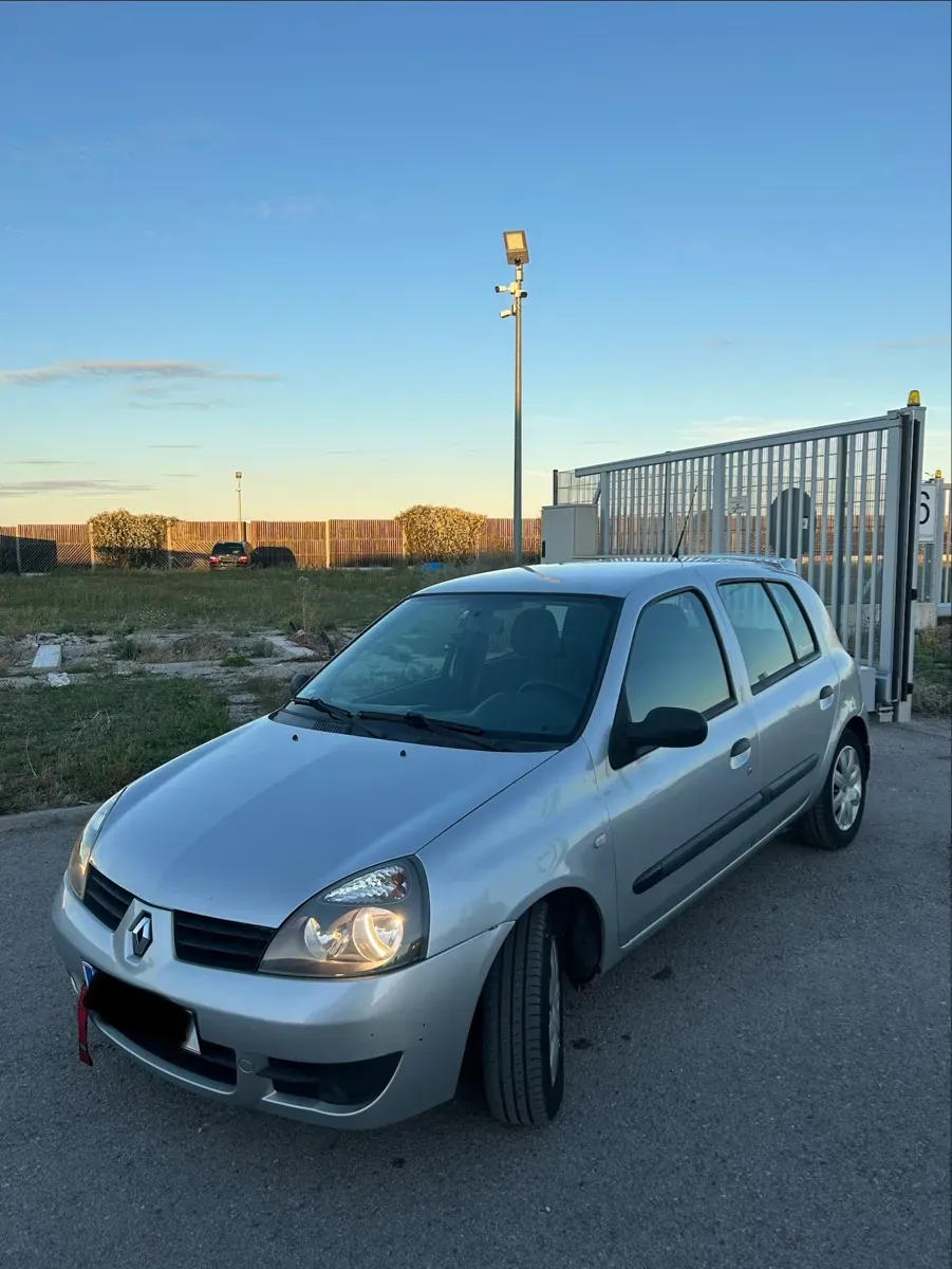 Renault Clio 2007 photo 3