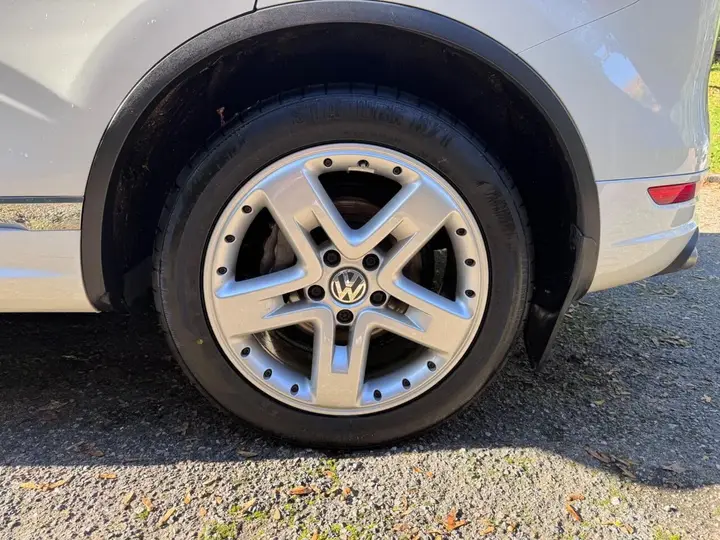 Volkswagen Touareg 2013 photo 5