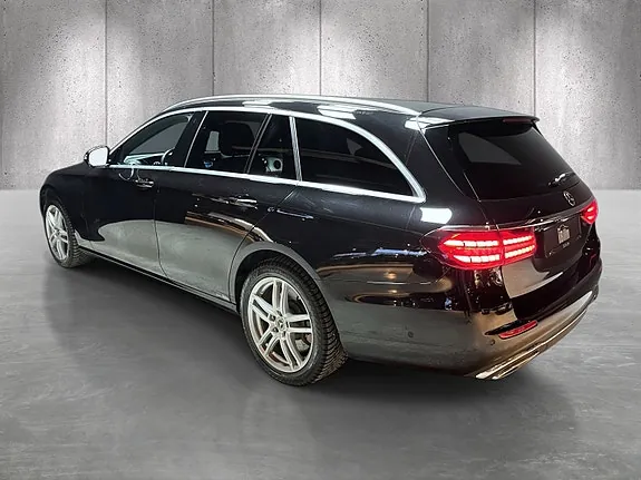 Mercedes-Benz E-Class 2022 photo 5