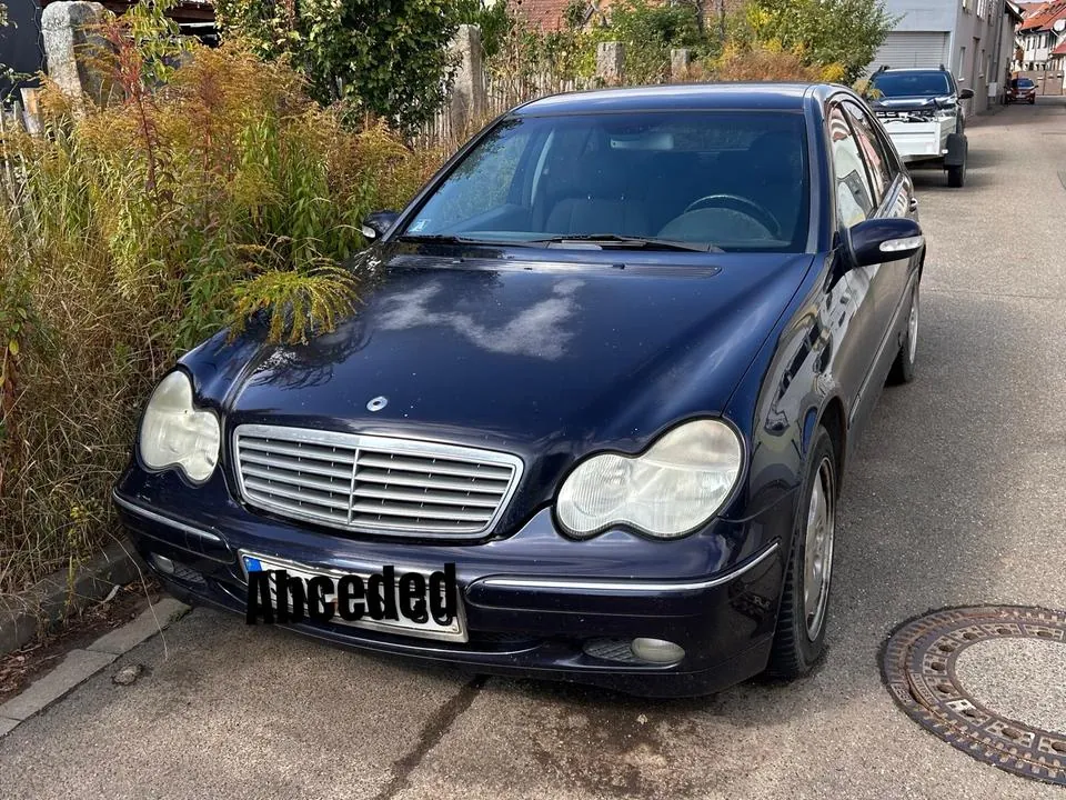 Mercedes-Benz C240
