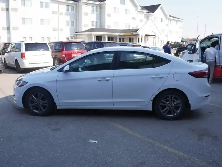 Hyundai Elantra 2017 photo 3