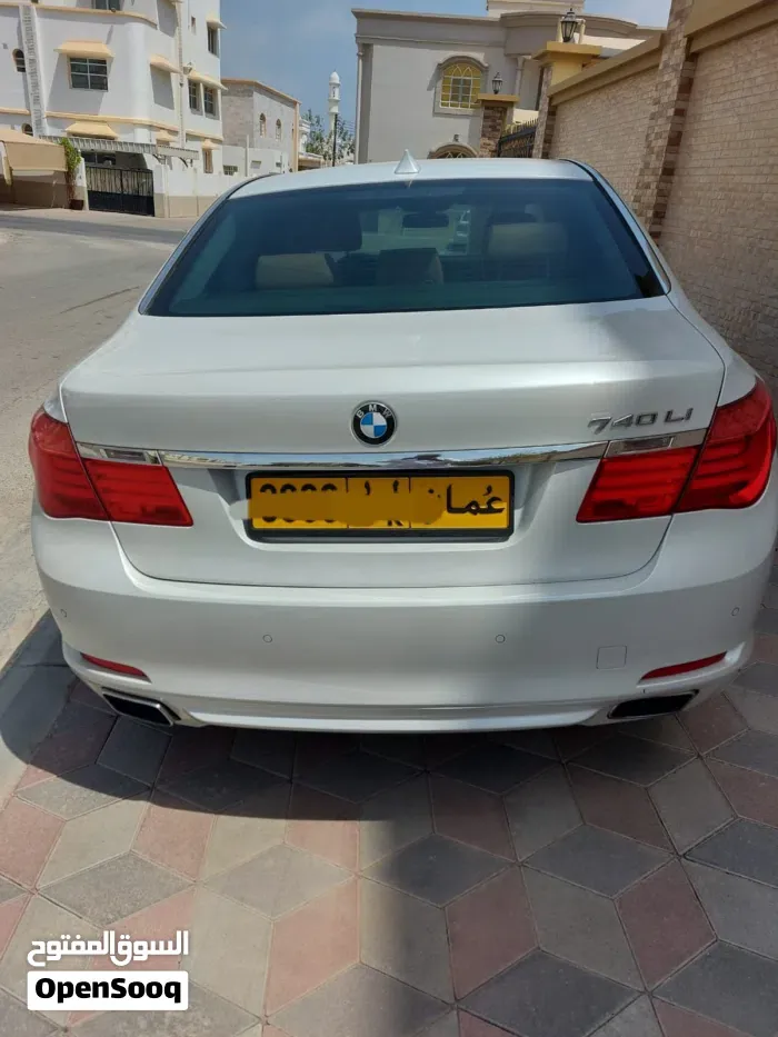 BMW 7 Series 2011 photo 2