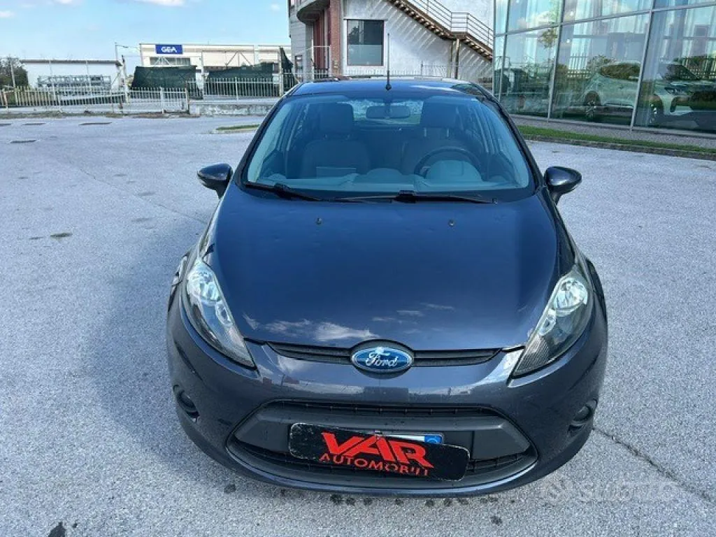 Ford Fiesta 2010 photo 2