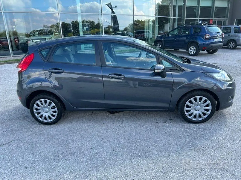 Ford Fiesta 2010 photo 3