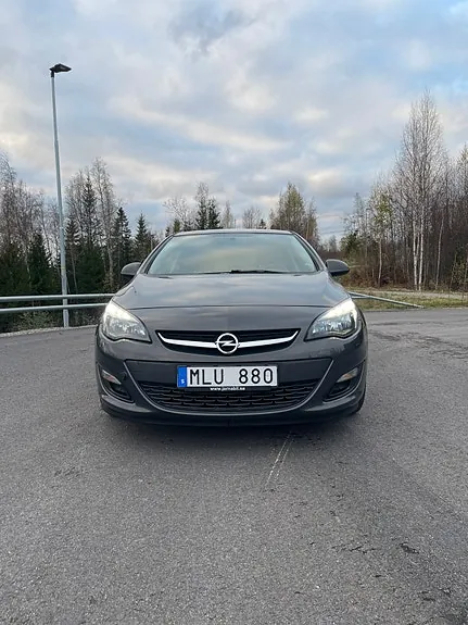 Opel Astra 2014 photo 2