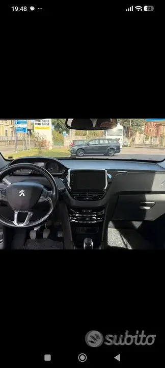 Peugeot 208 2018 photo 3