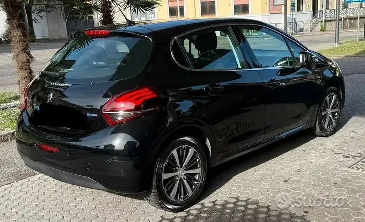 Peugeot 208 2018 photo 2