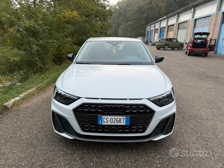 Audi A1 2023 photo 2