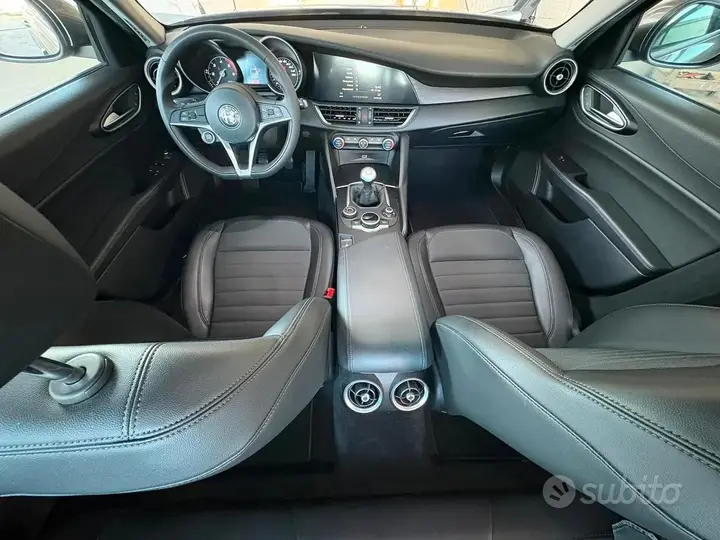 Alfa Romeo Giulia 2018 photo 2
