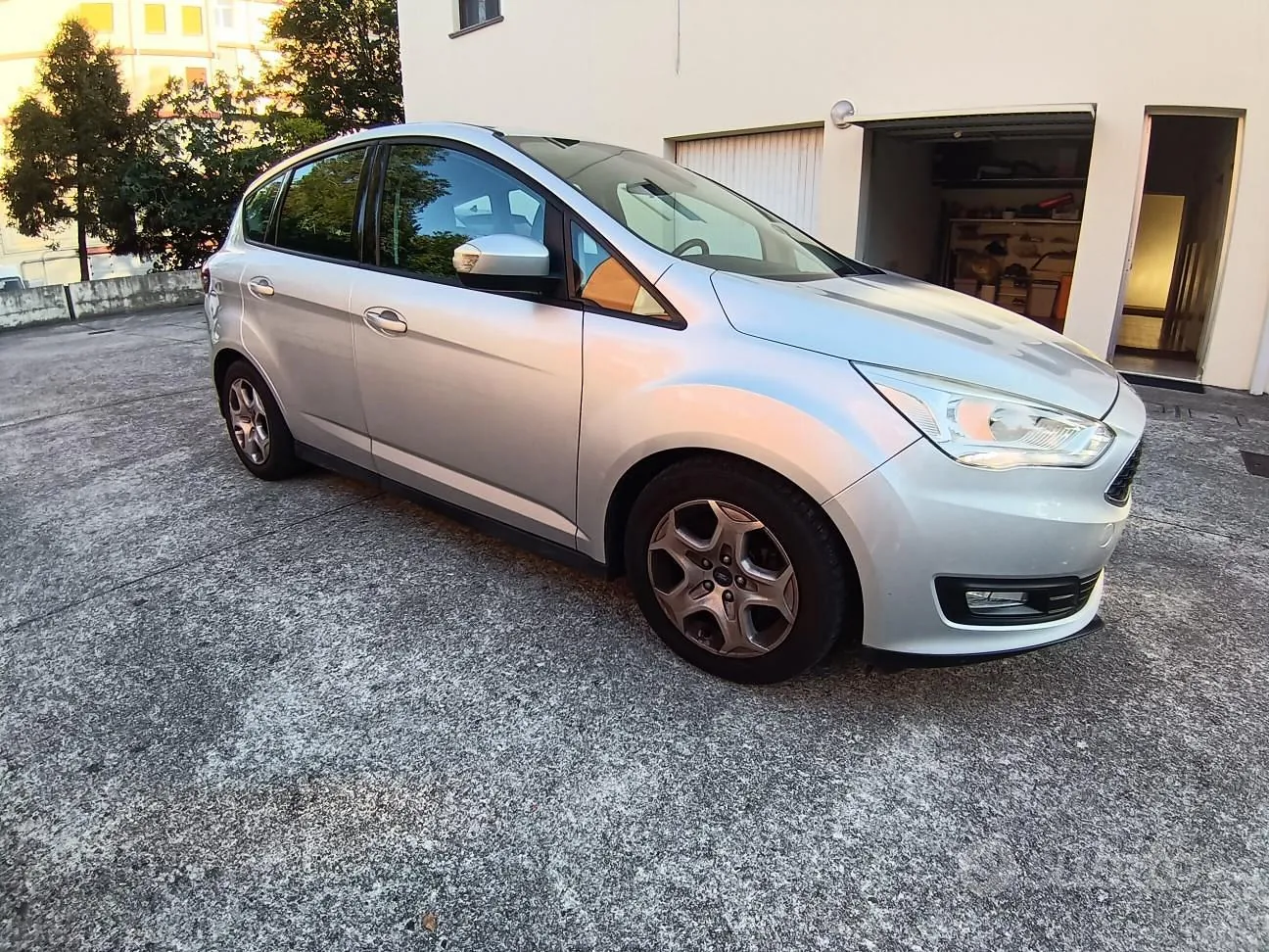Ford C-Max 2016 photo 2