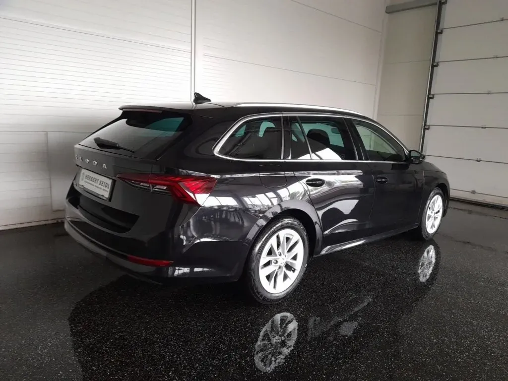 Skoda Octavia 2023 photo 2