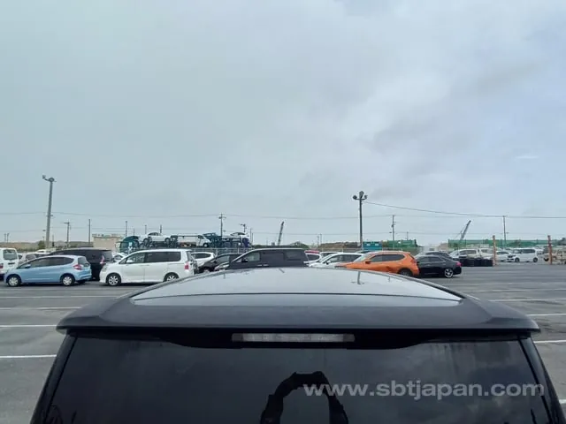Toyota Voxy 2010 photo 5