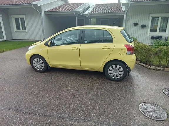 Toyota Yaris 2009 photo 2