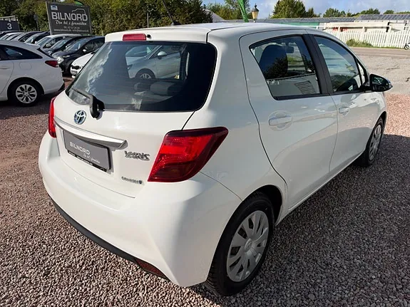 Toyota Yaris 2016 photo 3