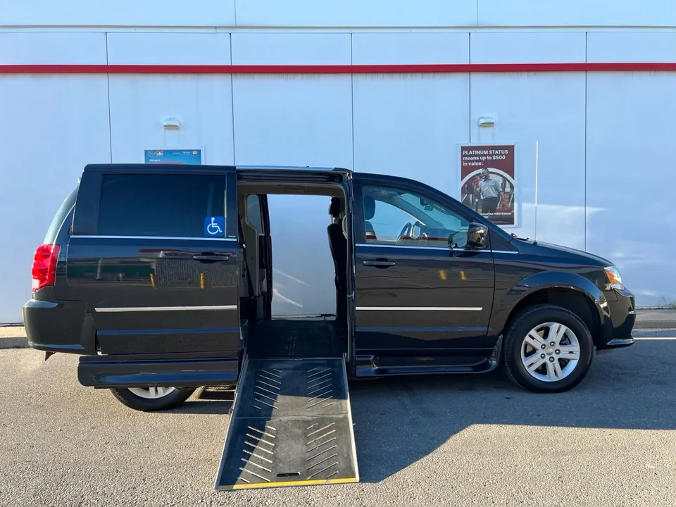 Dodge Grand Caravan 2013 photo 2