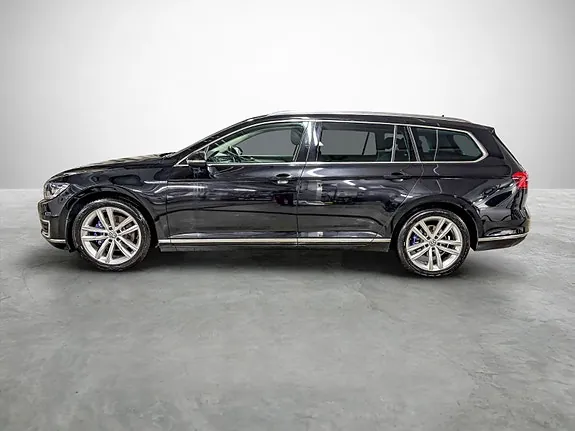 Volkswagen Passat 2018 photo 2