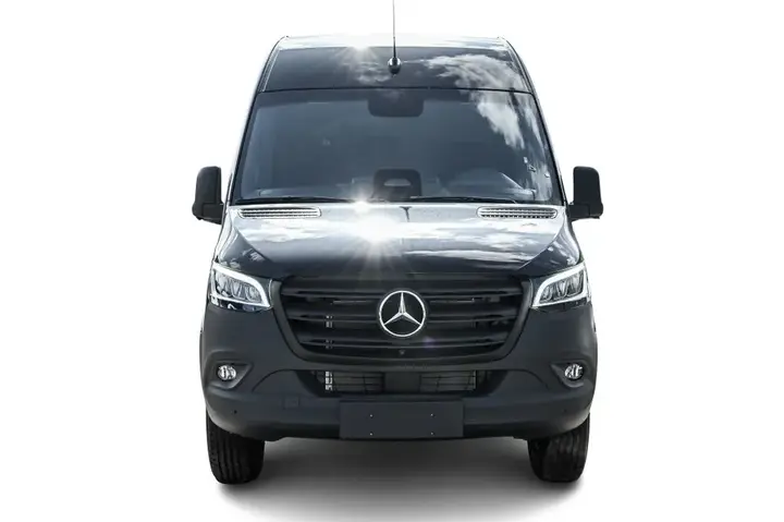 Mercedes-Benz Sprinter 2026 photo 2