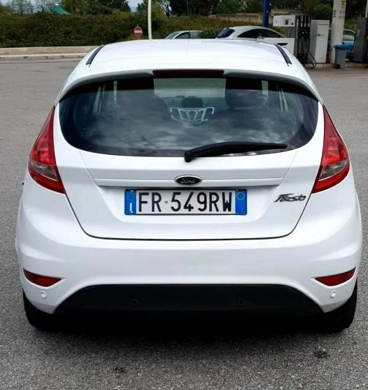 Ford Fiesta 2012 photo 2