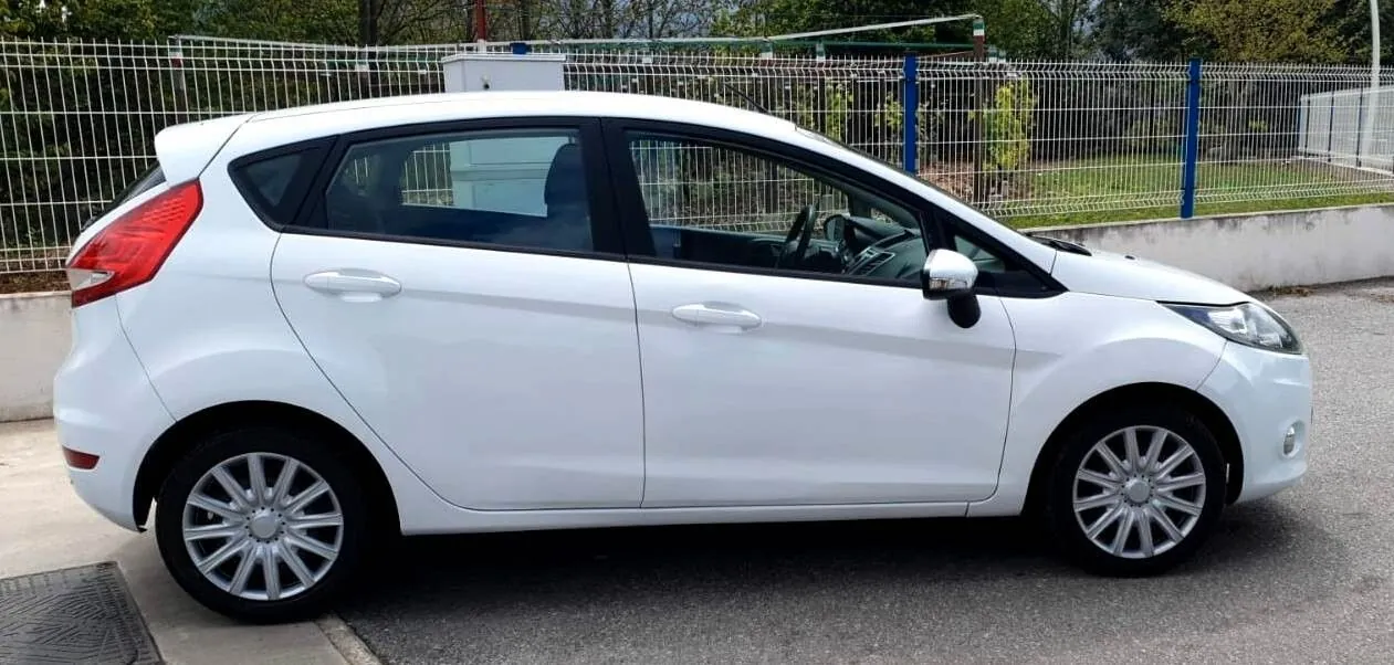 Ford Fiesta 2012 photo 3