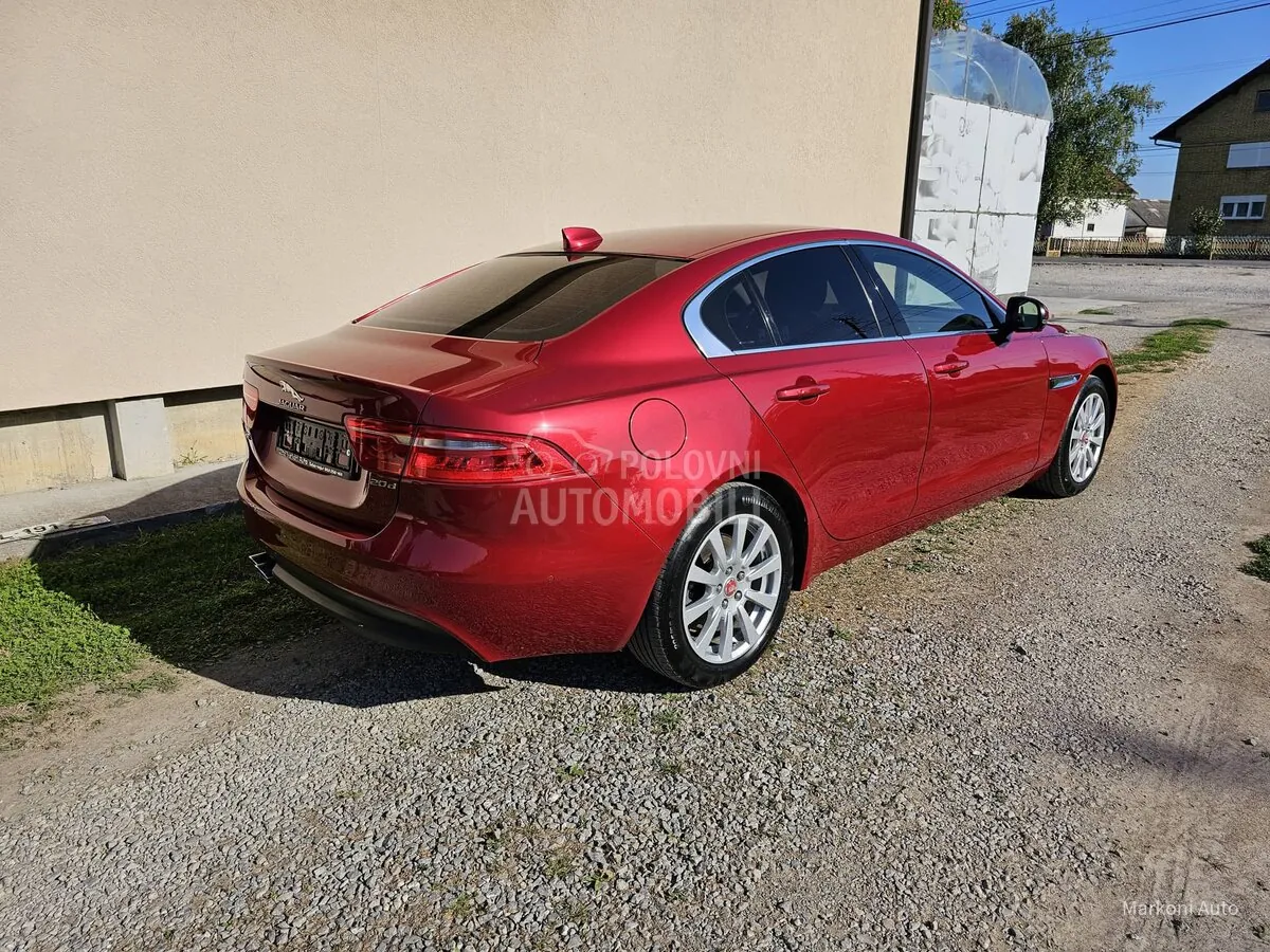 Jaguar Xe 2017 photo 3