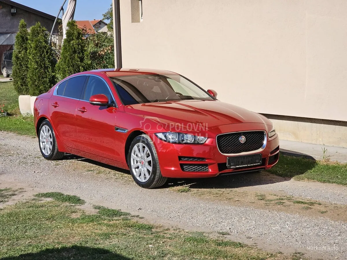 Jaguar Xe 2017 photo 2