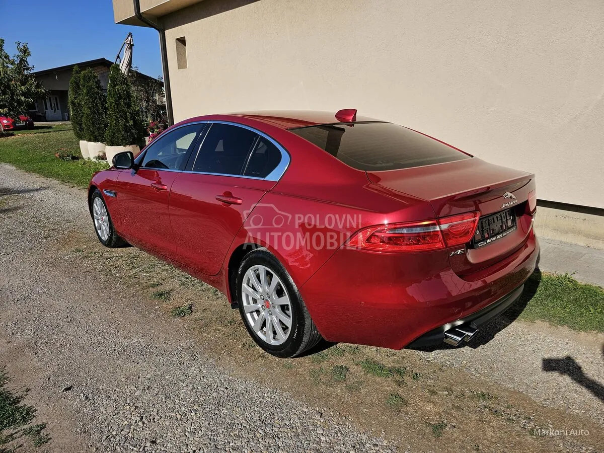 Jaguar Xe 2017 photo 4