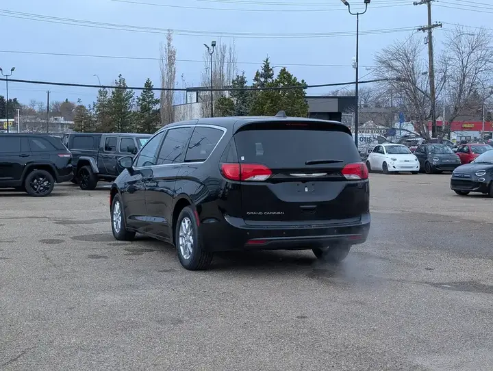 Chrysler Grand Caravan 2026 photo 4
