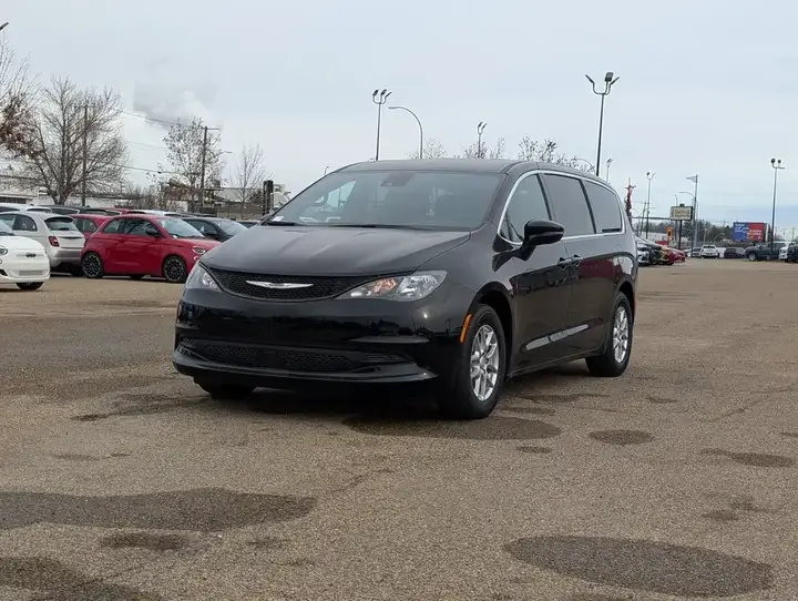 Chrysler Grand Caravan 2026 photo 2