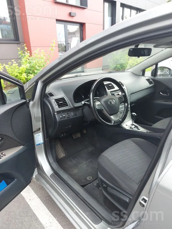 Toyota Avensis 2011 photo 3