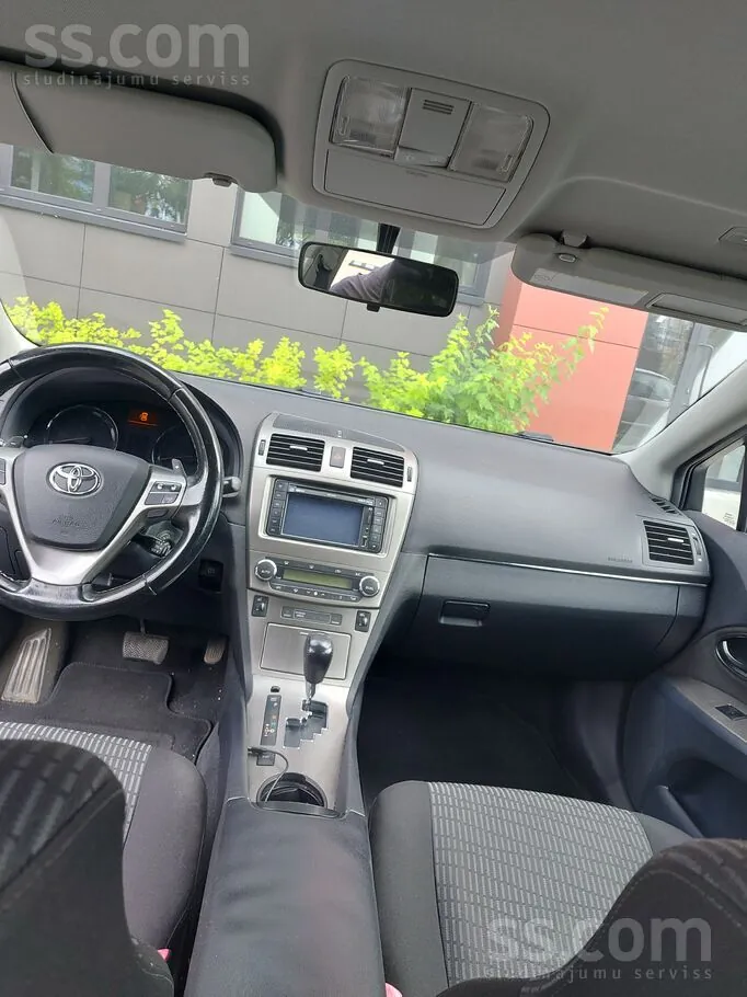 Toyota Avensis 2011 photo 2