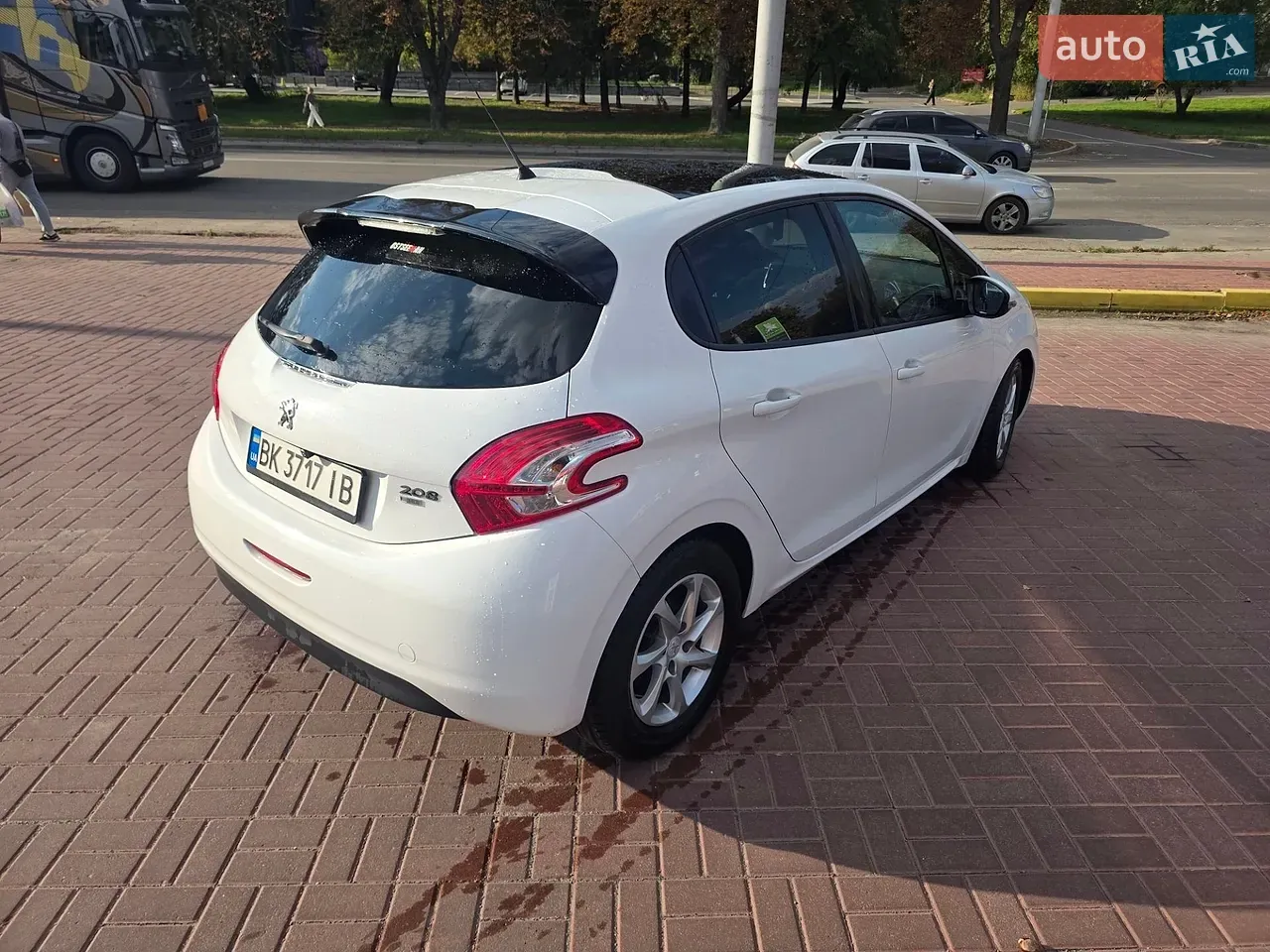 Peugeot 208 2012 photo 4