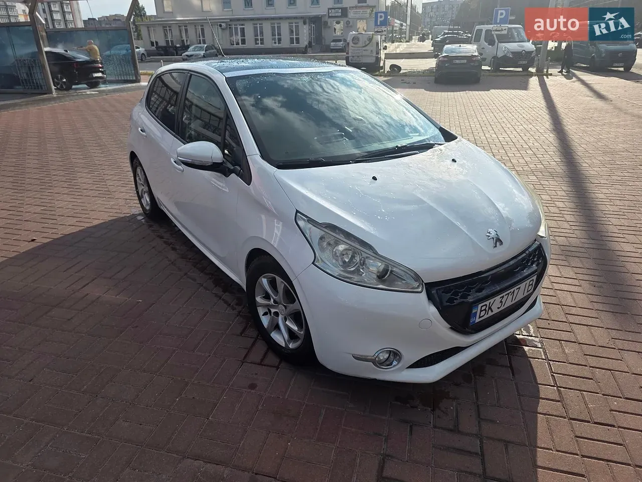 Peugeot 208 2012 photo 2